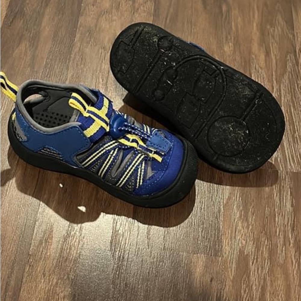Toddler water shoes